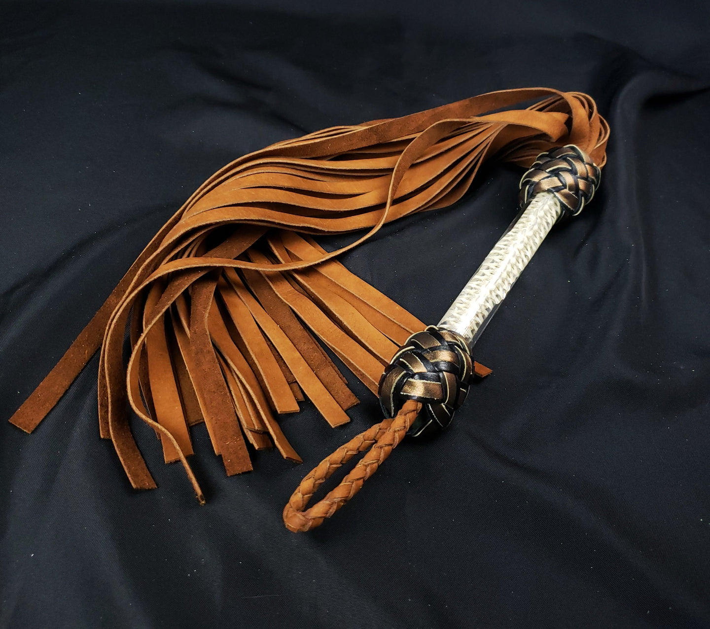 Rattlesnake bone Nubuck Flogger