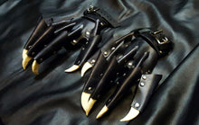 Load image into Gallery viewer, Leather Claw Guantlets